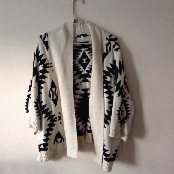 Aztec Print Cardigan - Picture 2 of 4